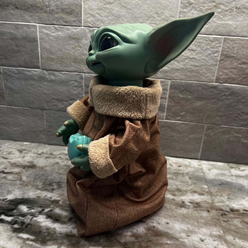 Baby Yoda- Interactive - Picture 3 of 5